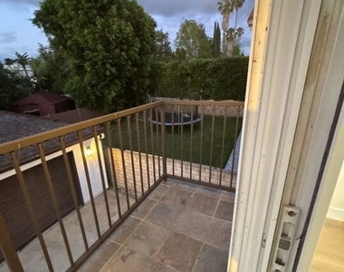 15147 Otsego Street - Photo Thumbnail 9