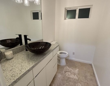 15147 Otsego Street - Photo Thumbnail 3