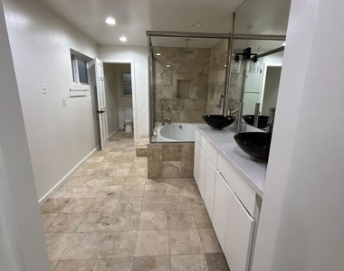 15147 Otsego Street - Photo Thumbnail 11