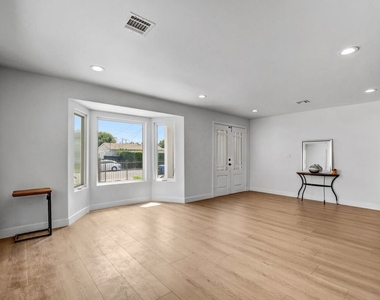 15147 Otsego Street - Photo Thumbnail 2