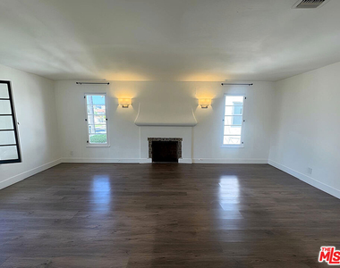 126 1/2 Hamilton Drive - Photo Thumbnail 17