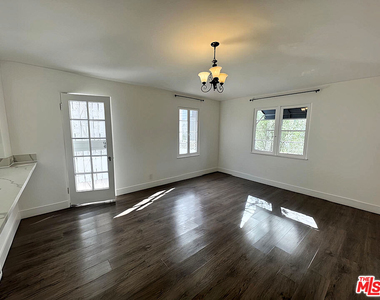 126 1/2 Hamilton Drive - Photo Thumbnail 18