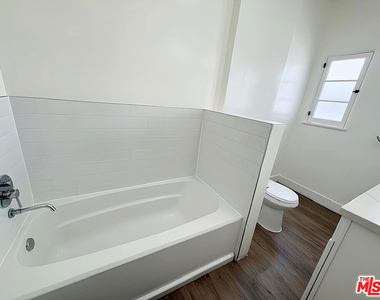 126 1/2 Hamilton Drive - Photo Thumbnail 11