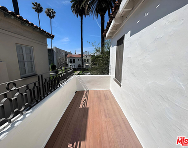 126 1/2 Hamilton Drive - Photo Thumbnail 23
