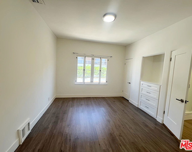 126 1/2 Hamilton Drive - Photo Thumbnail 14
