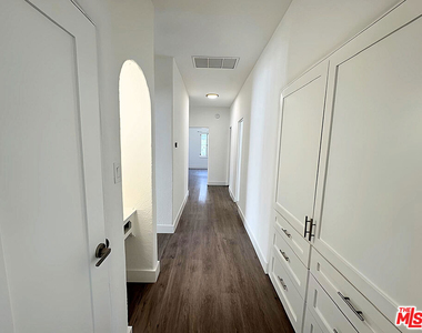 126 1/2 Hamilton Drive - Photo Thumbnail 5