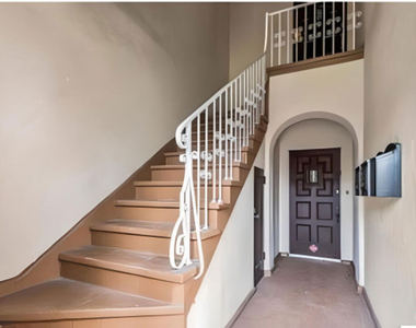 126 1/2 Hamilton Drive - Photo Thumbnail 20
