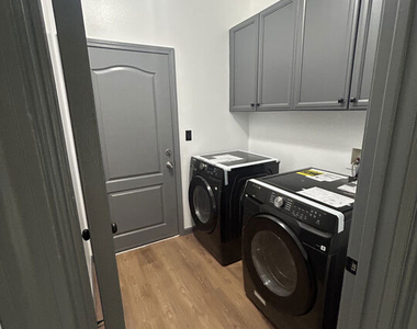 3630 W Medici Lane - Photo Thumbnail 9