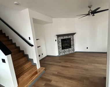 3630 W Medici Lane - Photo Thumbnail 6