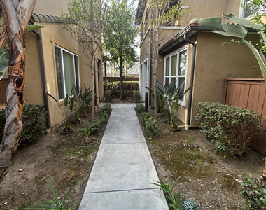 3630 W Medici Lane - Photo Thumbnail 2