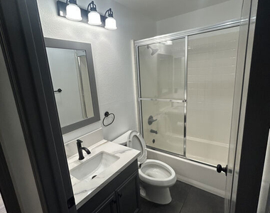 3630 W Medici Lane - Photo Thumbnail 7