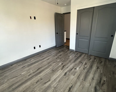 3630 W Medici Lane - Photo Thumbnail 13