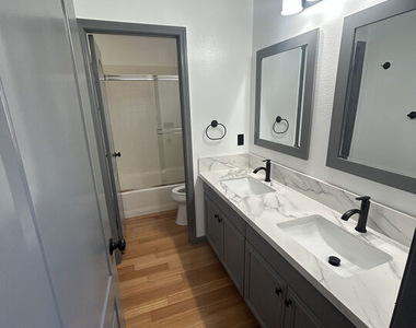 3630 W Medici Lane - Photo Thumbnail 12