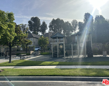 3630 W Medici Lane - Photo Thumbnail 19