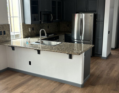 3630 W Medici Lane - Photo Thumbnail 3