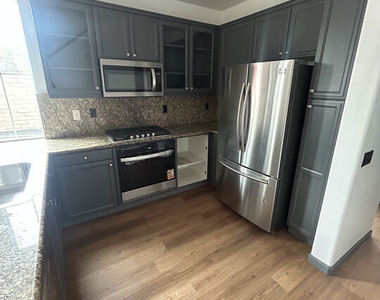 3630 W Medici Lane - Photo Thumbnail 4