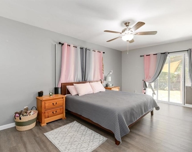 12738 Lakeshore Drive - Photo Thumbnail 4