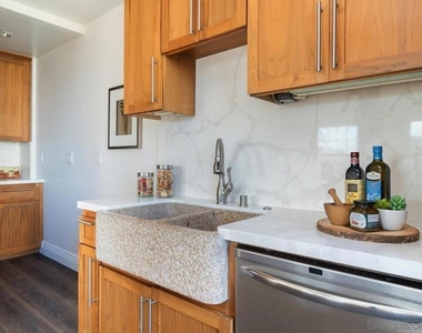 702 Ash St - Photo Thumbnail 10
