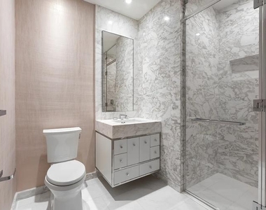 138 East 50th Street - Photo Thumbnail 4