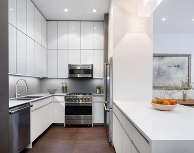 252 7th Avenue - Photo Thumbnail 2