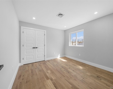 21916 141st Avenue - Photo Thumbnail 13