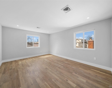 21916 141st Avenue - Photo Thumbnail 14