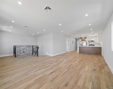 21916 141st Avenue - Photo Thumbnail 4