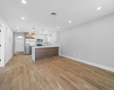21916 141st Avenue - Photo Thumbnail 6