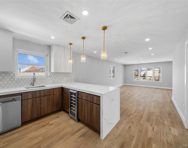 21916 141st Avenue - Photo Thumbnail 10