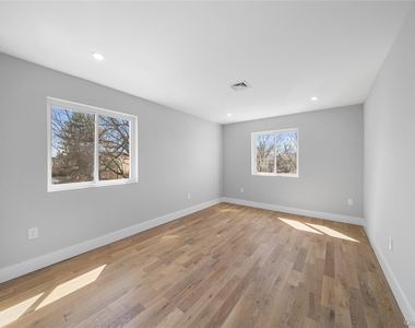 21916 141st Avenue - Photo Thumbnail 17