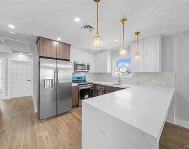 21916 141st Avenue - Photo Thumbnail 8
