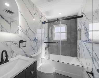21916 141st Avenue - Photo Thumbnail 12