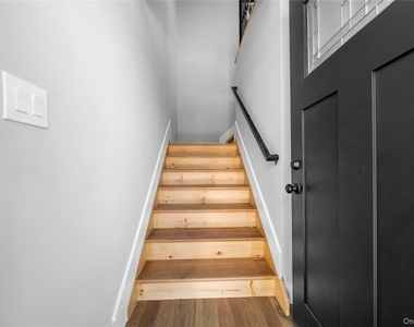 21916 141st Avenue - Photo Thumbnail 2