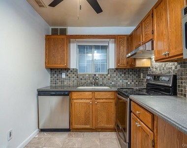 506 Fox Run Lane - Photo Thumbnail 5