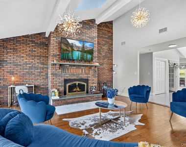 66 Murray Drive - Photo Thumbnail 13