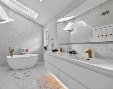 66 Murray Drive - Photo Thumbnail 18