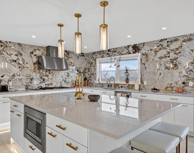 66 Murray Drive - Photo Thumbnail 5