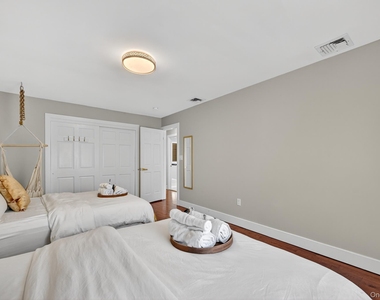 66 Murray Drive - Photo Thumbnail 27