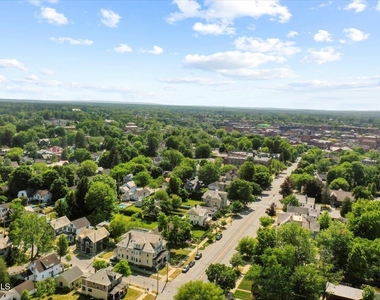 162 Lake Avenue - Photo Thumbnail 2