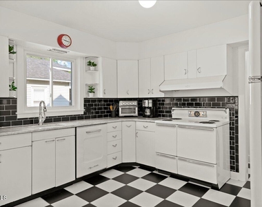 162 Lake Avenue - Photo Thumbnail 11
