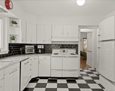 162 Lake Avenue - Photo Thumbnail 12