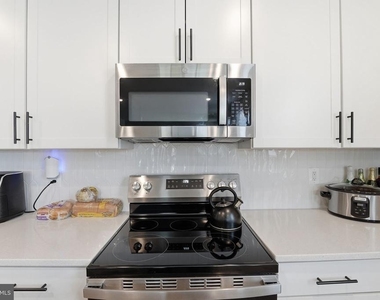 615 Clover Lane - Photo Thumbnail 16
