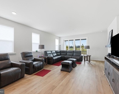 615 Clover Lane - Photo Thumbnail 18