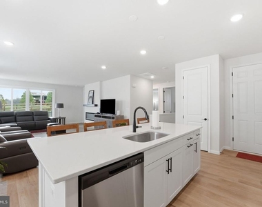 615 Clover Lane - Photo Thumbnail 17