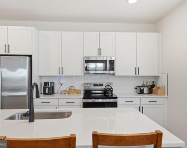 615 Clover Lane - Photo Thumbnail 14