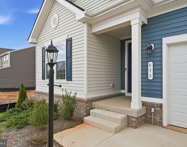 615 Clover Lane - Photo Thumbnail 3