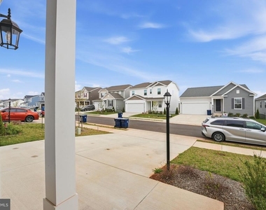 615 Clover Lane - Photo Thumbnail 5