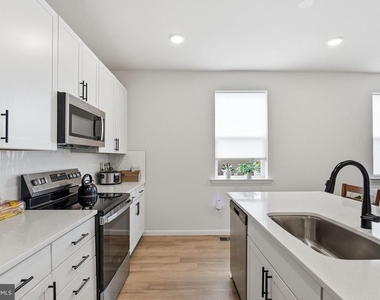 615 Clover Lane - Photo Thumbnail 15