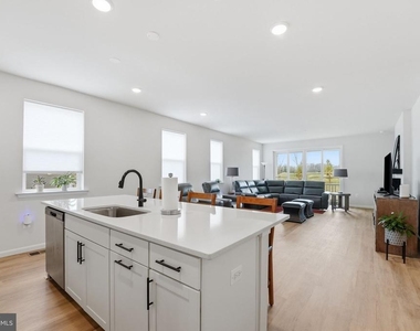 615 Clover Lane - Photo Thumbnail 13