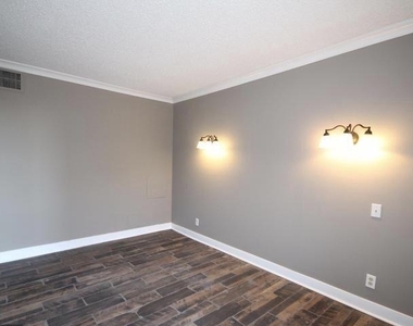 6800 Fleetwood Road - Photo Thumbnail 12